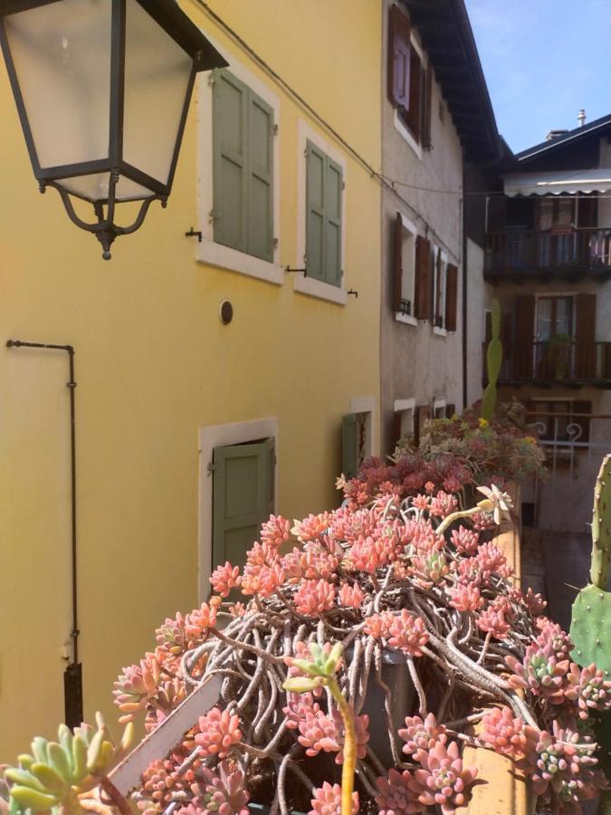 Hotel La Tana Dell'Artista Arco Exterior foto